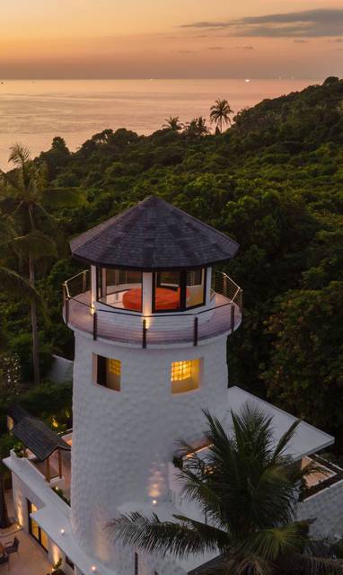 Lighthouse bij The Racha nabij Phuket in Thailand
