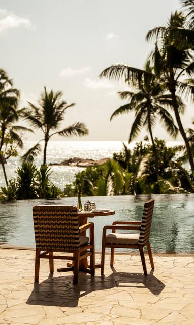 Constance-Lemuria-Restaurants_and_Bars-Legend_Pool_Bar-04