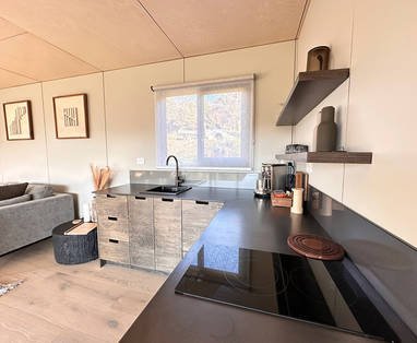 Beaks-and-Feathers_Accommodation_Image-11