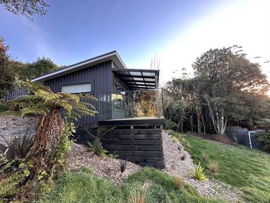 beaksfeathersboutacc-std-ee8d4398-3953-41a1-83e9-01faa0c7a5fe