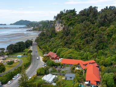 Ratanui_Lodge_Pohara_beach