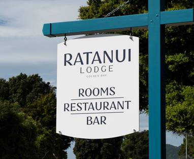 Ratanui_Lodge_sign