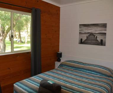 Bremer-Bay-Beaches-Resort-Tourist-Park-Cabin38-Main-Bedroom