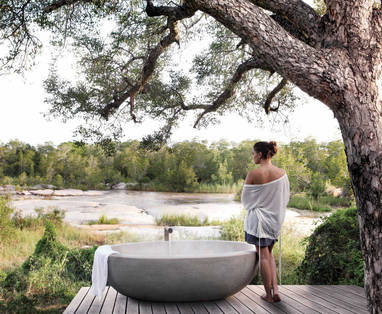 Granite-Suites-Riverview-Outside-Bath-1940x1225