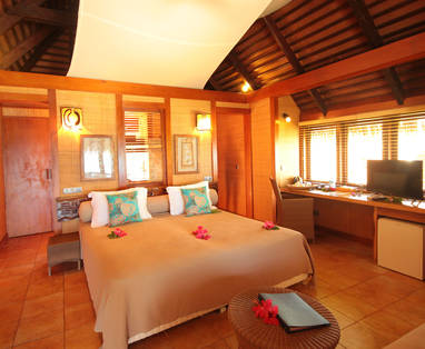 LMH_deluxe_bungalow_room_©_Bruno_Bodinier_(2)