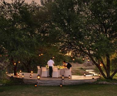 manor-outdoor-deck-dining-dinner-setup-andrew-morgan-hi-res_(2)