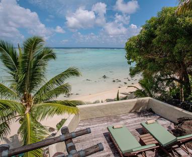 Pacific_Resort_Aitutaki_-__Ultimate_Beachfront_Villa_Deck_(Turama_Photography)