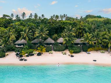 Pacific_Resort_Aitutaki_-_Bungalow_Aerial_(North_Abroad)