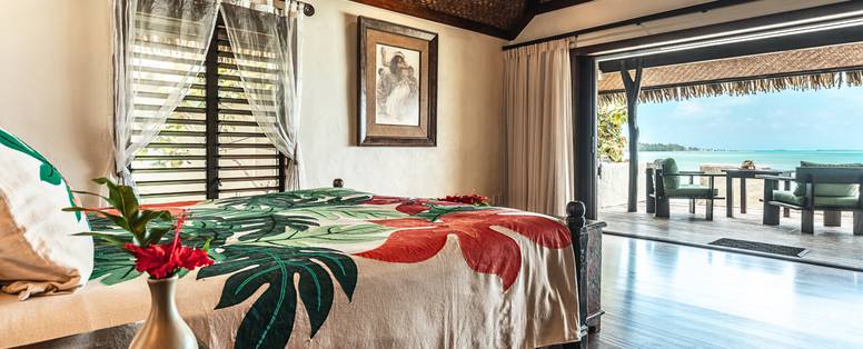 Pacific_Resort_Aitutaki_-__Premium_Beachfront_Bungalow_with_view_to_Patio_(David_Kirkland_Photography)