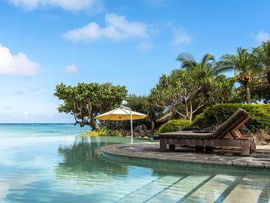 Pacific_Resort_Aitutaki_-_Pool_and_Lagoon_(David_Yawalker_Photography)