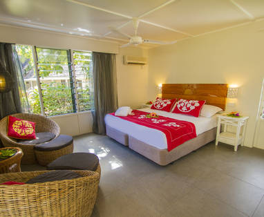 01_Bedroom.gallery_image.1