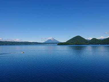 Lake_Toya_met_vulkaan__visit_hokkaido