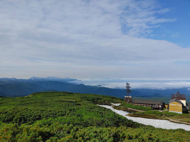 雲海の旭岳登山