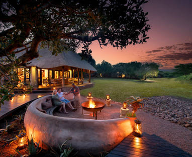 South-Africa-Phinda-Zuka-Lodge-fire-pit-pre-dinner-drinks-2-High-Resolution-Width_5000px